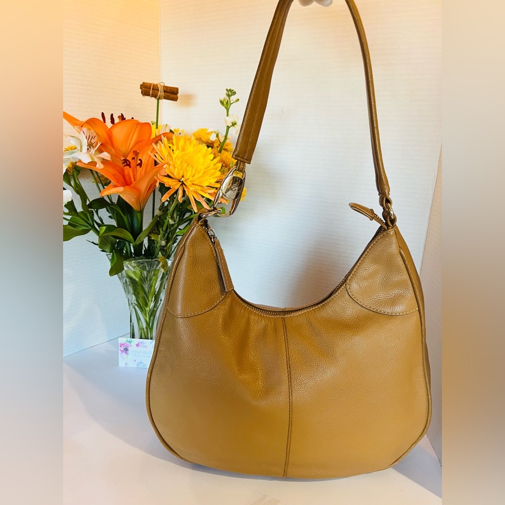 APOSTROPHE Hobo Bag Purse Classic Faux Vegan Leather w Silver Hardware in Camel